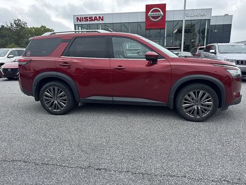 Certified 2024 Nissan Pathfinder SL w/ SL Premium Package AWD/4WD image 2