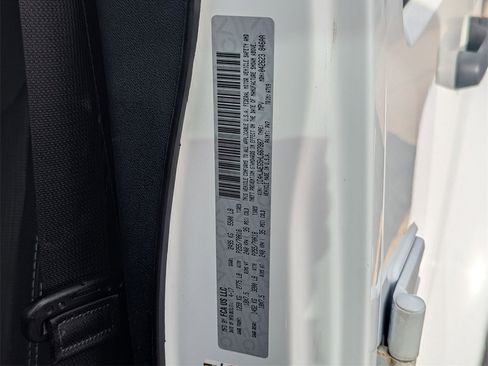 Used 2017 Jeep Wrangler Unlimited Sahara w/ Connectivity Group image 28