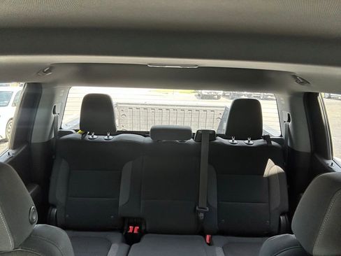 Used 2022 Chevrolet Silverado 1500 LT AWD/4WD image 26