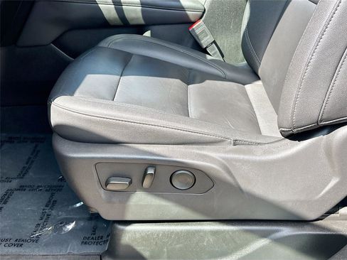 Used 2025 Chevrolet Suburban Z71 AWD/4WD image 19
