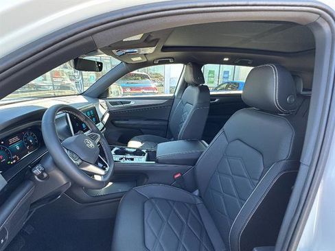New 2026 Volkswagen Atlas Cross Sport SE FWD image 14