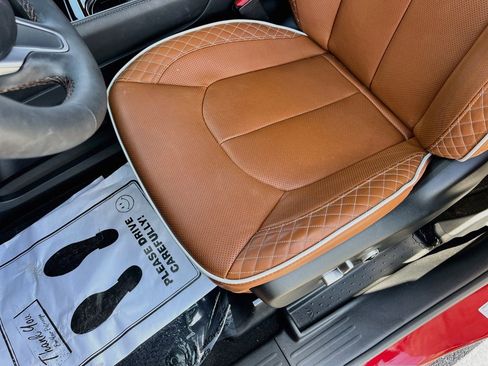 Used 2025 Chrysler Pacifica Pinnacle FWD image 20