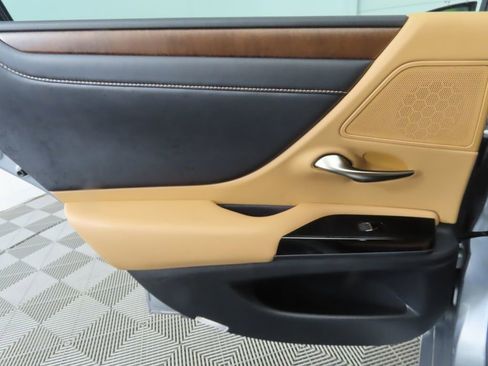 Used 2022 Lexus ES 300h w/ Premium Package image 26