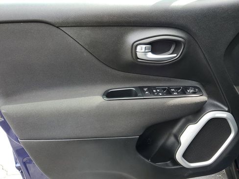 Used 2019 Jeep Renegade Latitude w/ Cold Weather Group AWD/4WD image 22