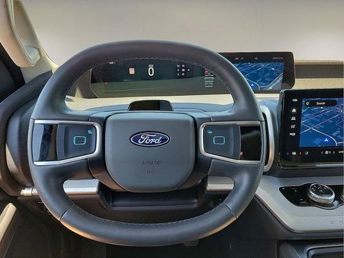 Used 2025 Ford Expedition Active AWD/4WD image 19
