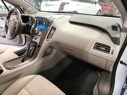 Used 2015 Chevrolet Volt Premium w/ Premium Trim Package FWD image 32