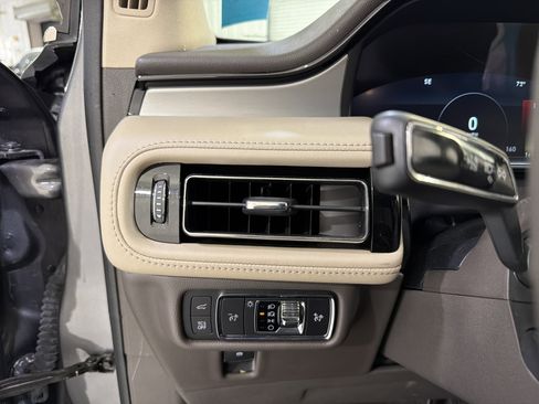 Used 2022 Lincoln Nautilus FWD w/ Premium Package image 20