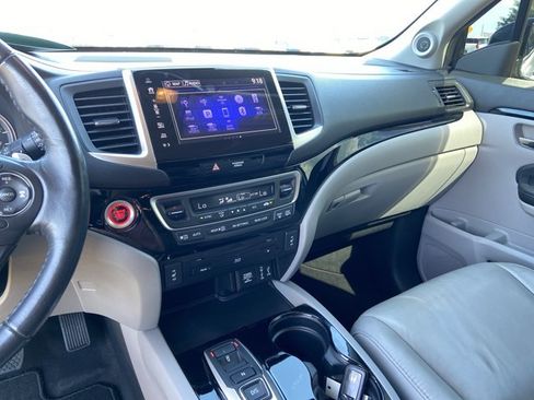 Used 2018 Honda Pilot Touring image 23