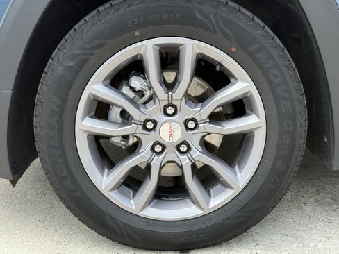 Used 2024 GMC Terrain SLT AWD/4WD image 12