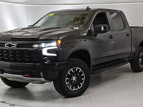 Used 2024 Chevrolet Silverado 1500 ZR2 w/ Technology Package image 6