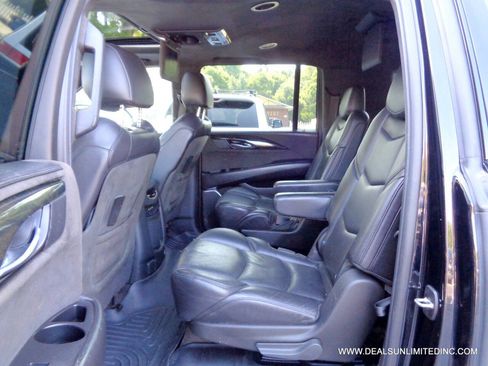 Used 2020 Cadillac Escalade ESV Platinum AWD/4WD image 24