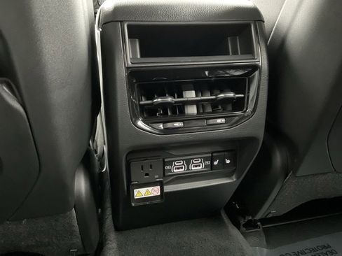 Used 2025 Jeep Grand Cherokee Limited image 30