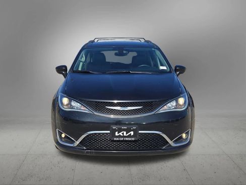 Used 2018 Chrysler Pacifica Touring-L image 9