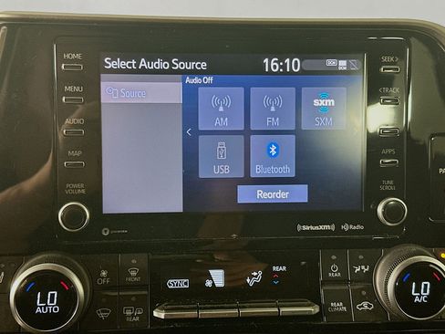 Used 2022 Toyota Highlander XLE FWD image 21