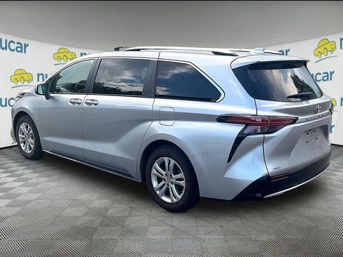 Used 2024 Toyota Sienna Platinum AWD/4WD image 3