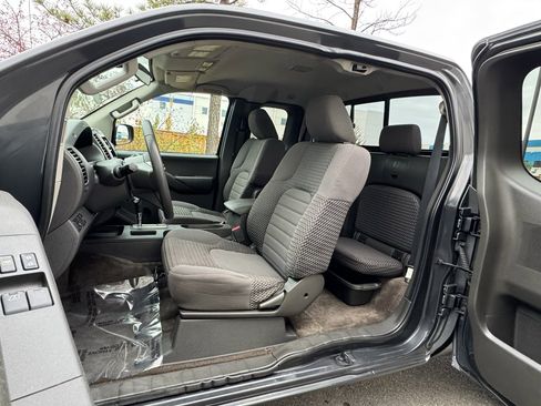 Used 2012 Nissan Frontier SV image 14