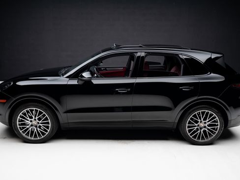 Used 2023 Porsche Cayenne S image 15