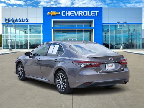 Used 2024 Toyota Camry XLE FWD image 5