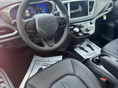 New 2026 Chrysler Pacifica Select image 7