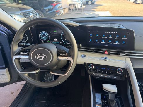 Used 2025 Hyundai Elantra Limited image 35