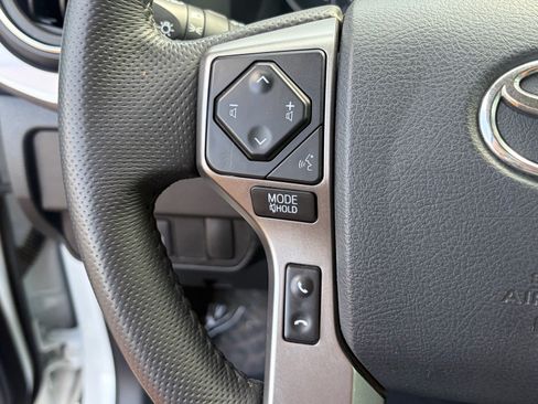 Used 2020 Toyota Tacoma SR5 RWD image 16