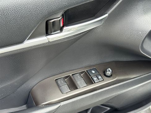 Used 2021 Toyota Camry LE image 28