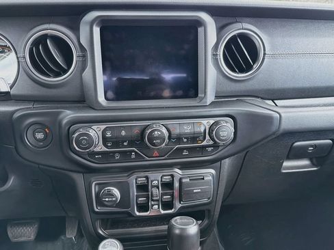 Used 2022 Jeep Gladiator Overland AWD/4WD image 25