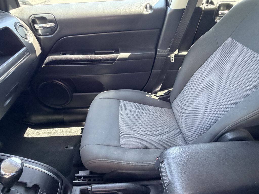 Used 2013 Jeep Patriot Latitude AWD/4WD image 12