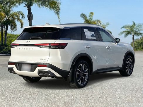 Certified 2022 INFINITI QX60 Luxe w/ Performance Audio Package image 4