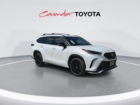 Certified 2026 Toyota Highlander XSE AWD/4WD image 2