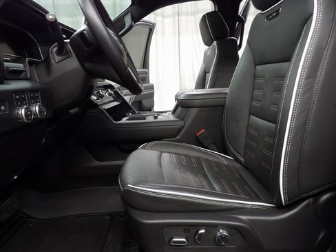 Used 2025 GMC Sierra 2500 AT4X image 9