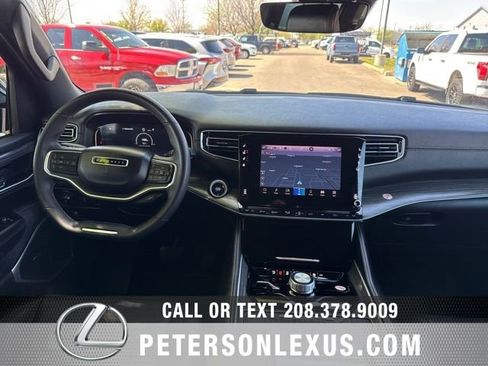 Used 2024 Jeep Wagoneer L Series II w/ Flexible Seating Group AWD/4WD image 14