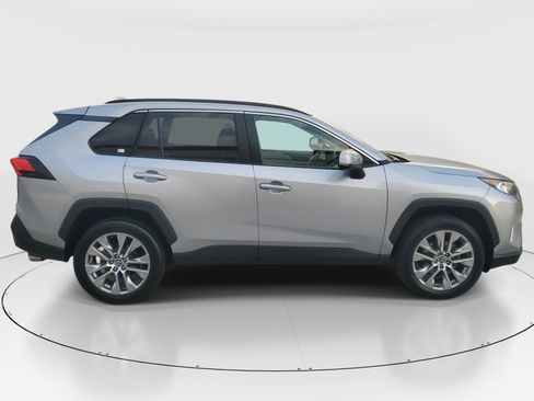 Used 2020 Toyota RAV4 XLE Premium image 2