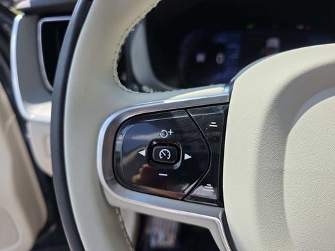 Used 2024 Volvo XC60 B5 Plus w/ Protection Package Premier AWD/4WD image 19