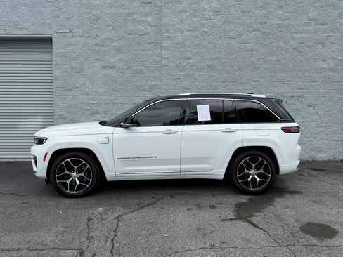 Used 2023 Jeep Grand Cherokee Summit AWD/4WD image 6