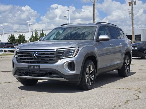 Used 2024 Volkswagen Atlas SE image 3