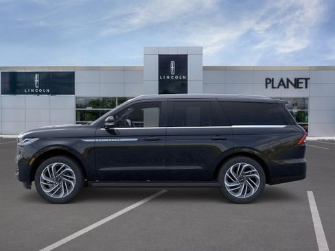New 2026 Lincoln Navigator Premiere AWD/4WD image 3