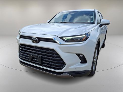 Used 2024 Toyota Grand Highlander Limited image 4