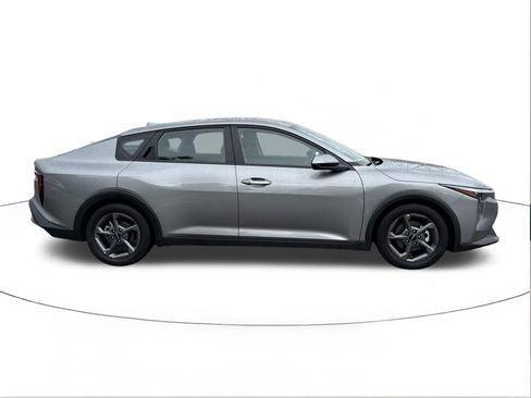 Used 2025 Kia K4 FWD image 2