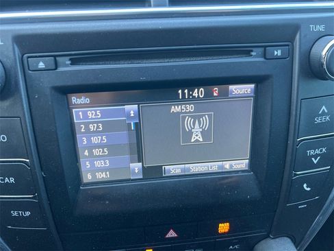 Used 2016 Toyota Camry LE image 30