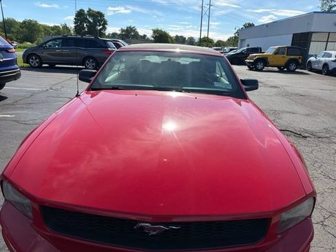 Used 2007 Ford Mustang Convertible RWD image 3
