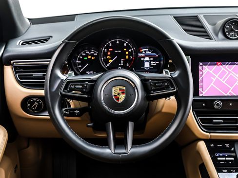 Used 2023 Porsche Macan image 18
