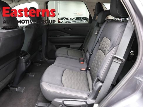 Used 2025 Nissan Pathfinder SV FWD image 21