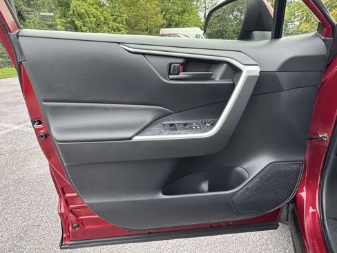 Used 2022 Toyota RAV4 LE FWD image 25
