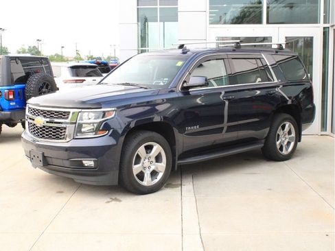 Used 2019 Chevrolet Tahoe LT w/ Luxury Package AWD/4WD image 3