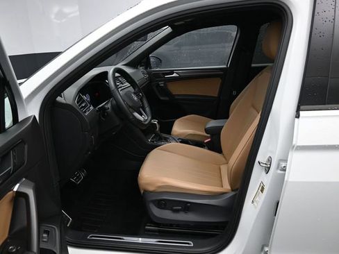 Used 2022 Volkswagen Tiguan SE R-Line image 9