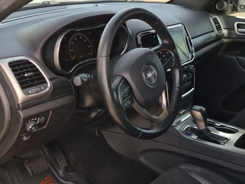 Used 2020 Jeep Grand Cherokee Altitude image 22