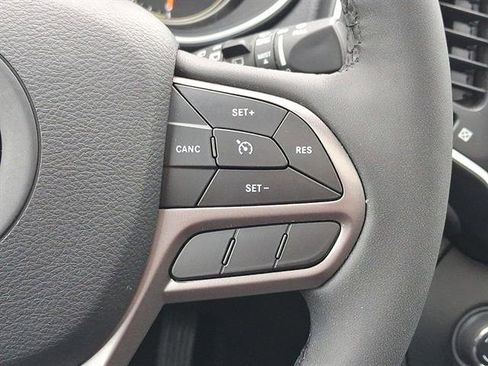 Used 2022 Jeep Cherokee Latitude Lux w/ Sun & Sound Group AWD/4WD image 18
