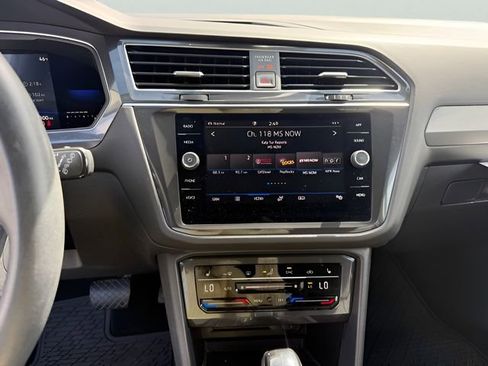 Used 2022 Volkswagen Tiguan SE image 18