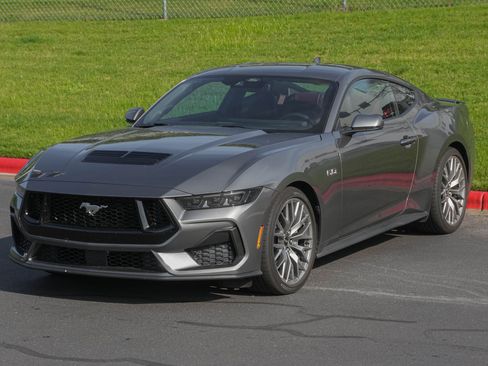 Used 2025 Ford Mustang GT Premium RWD image 5